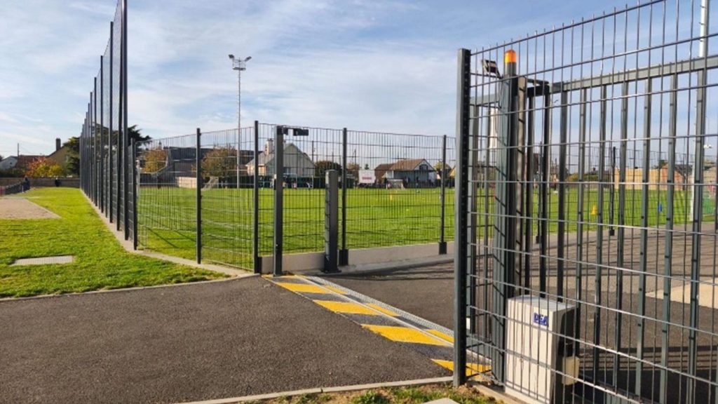 Motorisation de deux portails coulissants avec des Packs Normes
